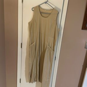 Ankle length dress, color khaki.